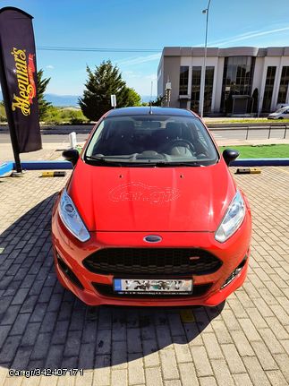 Ford Fiesta '16 Red black