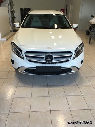 Mercedes-Benz GLA 180 '16  Diesel Urban 7G-DCT Automatic Bi-Xenon 