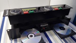 Numark CDN22 MK4 επαγγελματικό Διπλό CD players με control console 2χphono 4xline in 2x mic και το rack 