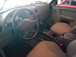 Jeep Cherokee 2004-thumb-4