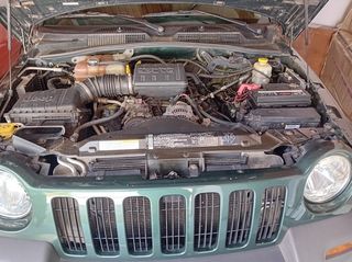 Jeep Cherokee 2004-thumb-7