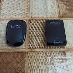 Δύο ζευγάρια ακουστικά βαρηκοϊας bernafon/oticon