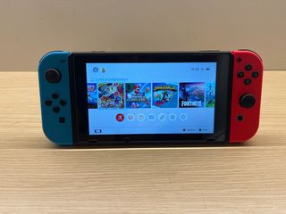 Nintendo Switch + 7 Παιχνίδια + Controller + Θήκη + Glass Screen Protector