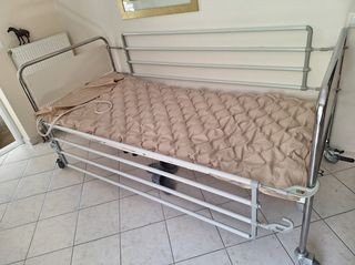   κρεββάτι νοσοκομειακό με ηλεκτρικό στρώμα κατάκλισης