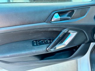 Peugeot 308 2017-thumb-24