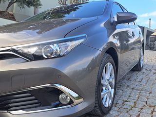 Toyota Auris '16 1.8 Hybrid Station Wagon