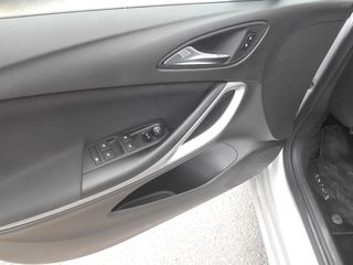 Opel Astra 2018-thumb-5