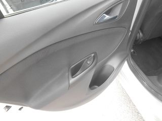 Opel Astra 2018-thumb-7