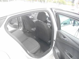 Opel Astra 2018-thumb-9