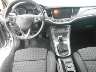 Opel Astra 2018-thumb-12