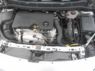 Opel Astra 2018-thumb-15
