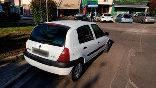 Renault Clio 2001-thumb-2