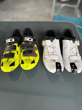 Πωλούνται 2 ζευγάρια κουμπωτά παπούτσια για ποδήλατο δρόμου 