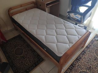 Ξύλινο μονό κρεββάτι με ανατομικό στρώμα ENTOS by SATO αλέκιαστο σε άριστη κατάσταση