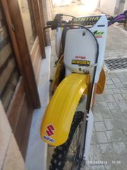 Suzuki RM 250 2000-thumb-13