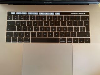 ΠΩΛΕΙΤΑΙ ΑΧΡΗΣΙΜΟΠΟΙΗΤΟ APPLE MAC BOOK  PRO ΜΟΝΟ 900 ΕΥΡΩ   15"