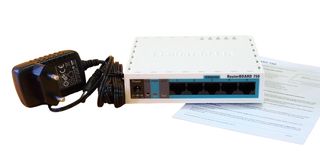 Mikrotik RouterBOARD 750-thumb-2