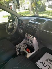 Fiat Punto 2004  1.4 16V Sporting-thumb-8