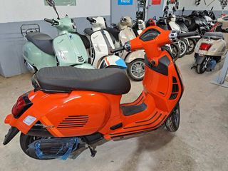 Vespa GTS Super 125 2023-thumb-2