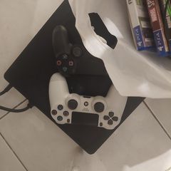 PlayStation 4 με δυο controllers και 3 παιχνίδια