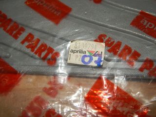 ΤΑΠΕΤΟ ΑΡΙΣΤΕΡΟ APRILIA LEONARD 125 150-thumb-4