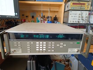 FLUKE 6060A 100KHz-1050MHz Signal Generator