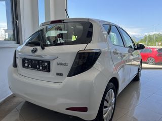 Toyota Yaris 2014 1.5 HYBRID ACTIVE-thumb-2