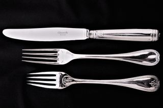  CHRISTOFLE MALMAISON Πωλούνται επάργυρα μαχαιροπήρουνα (silverplated) σετ 72 τεμαχίων.