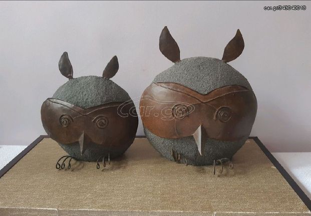 Μεταλλικές διακοσμητικές κουκουβάγιες.