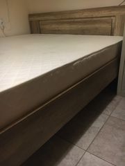 Κρεβάτια:Κρεβάτι υπερδιπλο διαστάσεων  2,20 με 1,60 με στρωμα  αφρού κ αποθηκευτικό χώρο μοντ 2021.