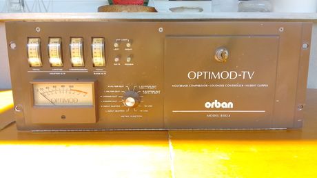 Orban 8182A επαγγελματικός επεξεργαστής ήχου  Made in usa Ελεγμένος άριστος λειτουργικός παράγει ζεστό πλούσιο ήχο κατάλληλο για εκπομπές fm radio κ α πολλές βαθμίδες πλακέτες επεκτασης.