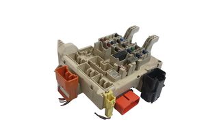 Ασφαλειοθήκη TOYOTA COROLLA Sedan / 4dr 2000 - 2002 ( ZE111 ) 1.4 (EE111_) ( 4E-FE ) (86 hp ) Βενζίνη #82641-12150