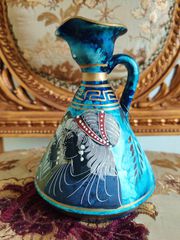 Χειροποίητο ζωγραφιστό κανατάκι με αρχαίο ελληνικό θέμα γυναίκες και μαίανδρους