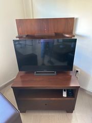 Έπιπλο τηλεόρασης από ξύλο οξιάς κατασκευασμένο από επιπλοποιό