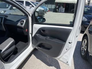 Toyota Aygo 2015-thumb-24