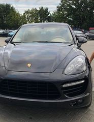 Porsche Cayenne '11 turbo