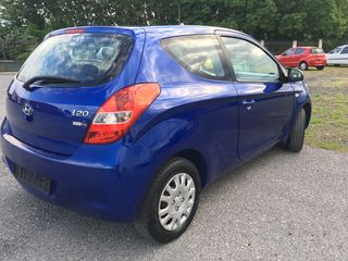 Hyundai i 20 2011-thumb-8
