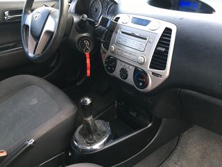 Hyundai i 20 2011-thumb-11