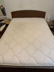 Διπλό Κρεβάτι με καλό Στρώμα (δυνατότητα μεταφοράς) 
