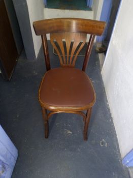 Καρέκλες ξύλινες με δέρμα 