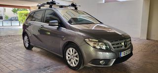 Mercedes-Benz B 200 '12