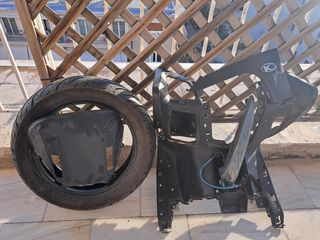 Kymco Xciting 400i '15-thumb-9