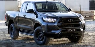 Toyota Hilux '24 2.4 EC COMFORT ΕΤΟΙΜΟΠΑΡΑΔΟΤΟ