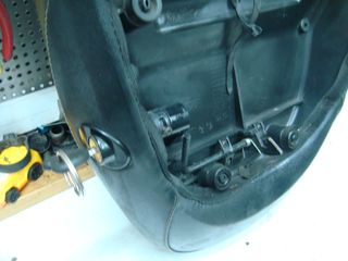 PIAGGIO runer 50-125-150 σελα-thumb-8