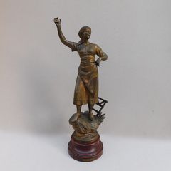 Άγαλμα αγρότισσας μεταλλικό, γαλλικής κατασκευής, περίπου 130 ετών.