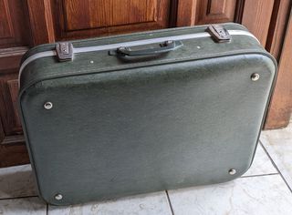 Βαλίτσα vintage πράσινη με σκληρή εξωτερική επιφάνεια