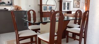 Τραπεζαρία σαλονιού με καρέκλες