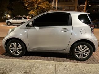 Toyota iQ '11