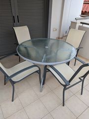 Γυάλινη επιφάνεια τραπεζαρίας Βεράντας & Κήπου με 4 καρέκλες