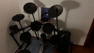 Alesis Nitro Mesh Bundle drums kit